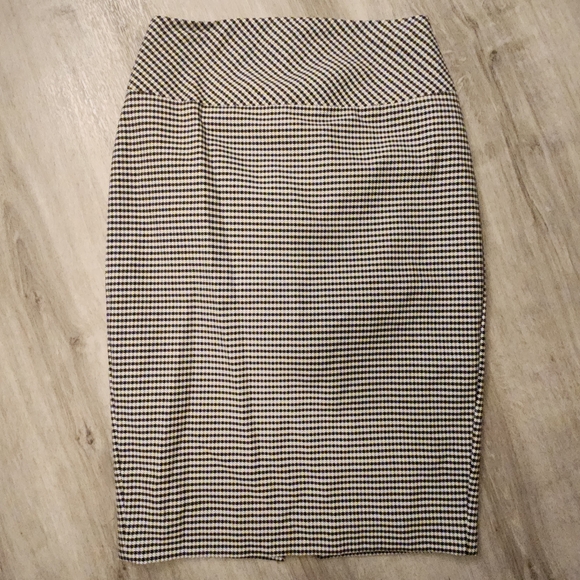 Express Black & White Houndstooth Pencil Skirt – Classic Office Chic Size 2 - Picture 1 of 5